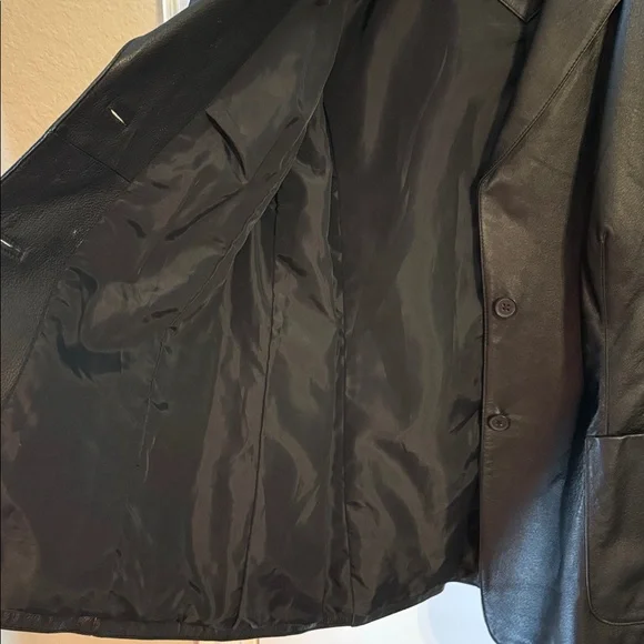 Womens leather jacket size L 12/14, black. Like new, very clean - Picture 5 of 10